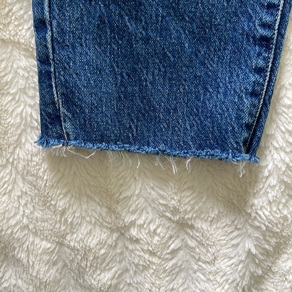 Good American Good Crop Raw hem slim blue. - Picture 4 of 7